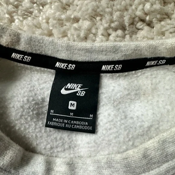 Nike SB cute lightest grey comfy streetwear athletic brand crewneck swea… - Picture 3 of 4